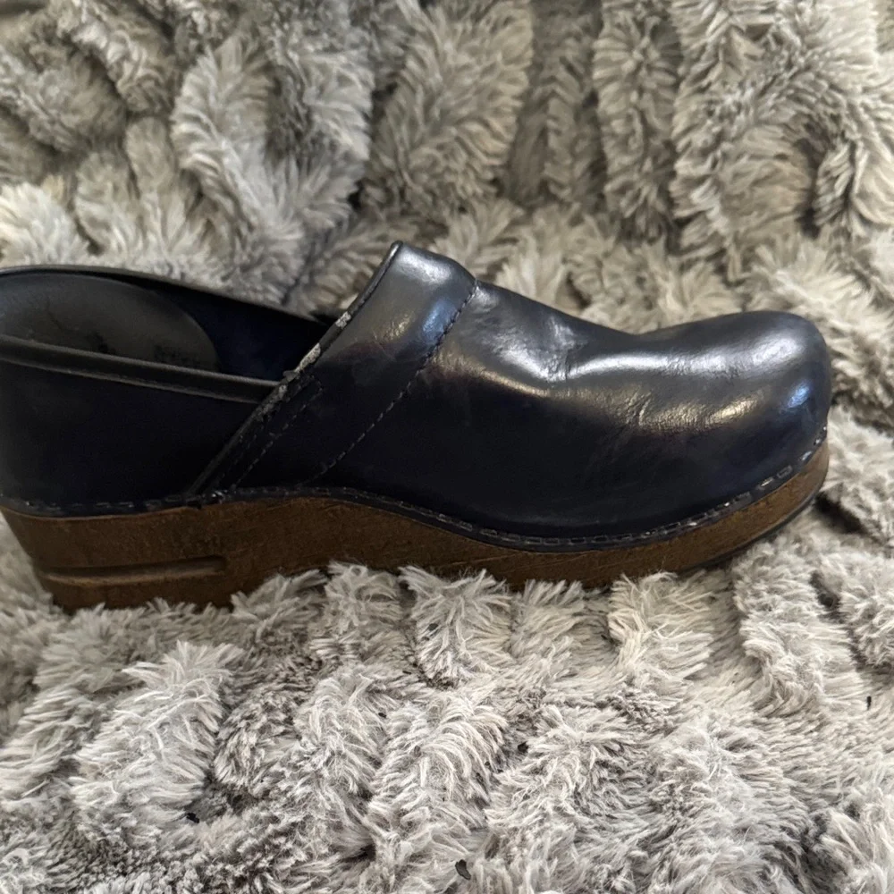 Dansko Navy (Size 40) Leather Clogs - Picture 6 of 10